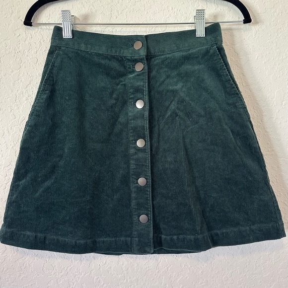 Uniqlo Dresses & Skirts - Uniqlo Corduroy Button Skirt Size 0